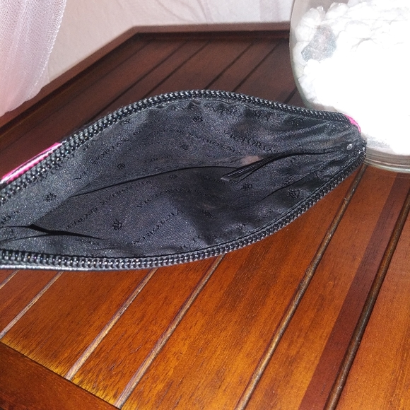 "Kiss It" Clutch - Picture 2 of 2